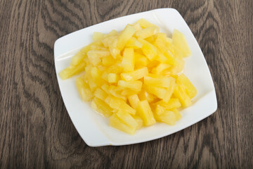 Canned pineapple