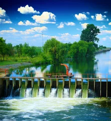 Fotobehang Dam Oude dam op de rivier