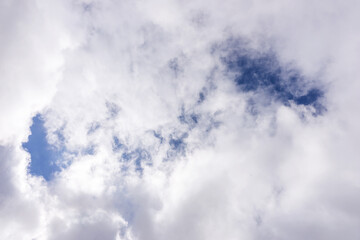 Der Himmel reißt auf