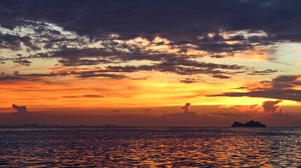 Obraz premium Beautiful sunset on Koh Phangan