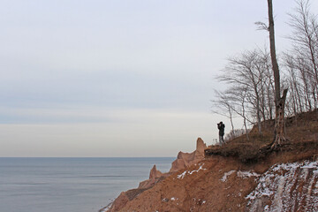 Photographer on a cliff overlooking a Great Lake