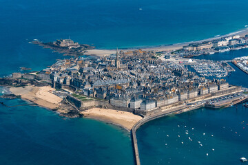 Vue aérienne de Saint Malo en France - obrazy, fototapety, plakaty