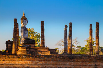 Fototapeta na wymiar Wat Mahathat Temple at Sukhothai Historical Park, a UNESCO World Heritage Site in Thailand