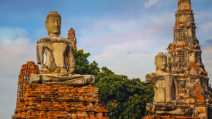 Fototapeta premium Wat Chaiwatthanaram temple in Ayuthaya Historical Park, a UNESCO world heritage site, Thailand