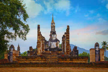 Obraz premium Wat Mahathat Temple at Sukhothai Historical Park, a UNESCO World Heritage Site in Thailand