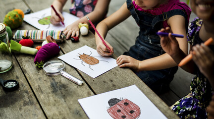Group of kindergarten kids friends drawing art class outdoors - obrazy, fototapety, plakaty