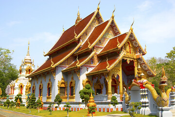 Obraz premium beauful thai temple in forest.