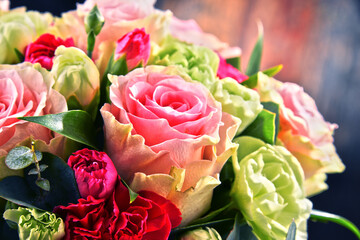 Composition with bouquet of roses