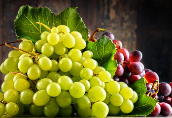 Composition with fresh grapes