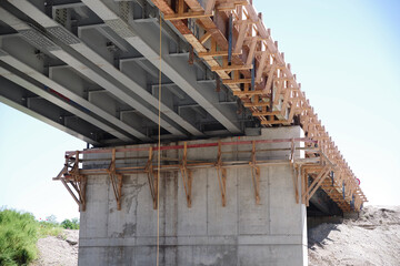 Brückenbau, Baustelle an der Autobahn