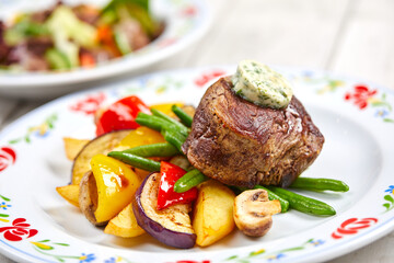 steak with vegetables