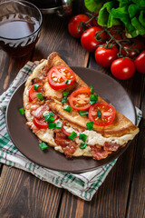 Omelette with bacon and tomatoes