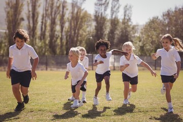 Fototapeta premium Schoolgirls running in park