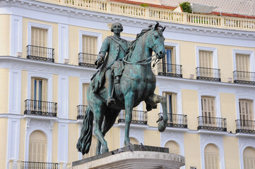 Estatua ecuestre de Carlos III en la Puerta del Sol, Madrid (España)