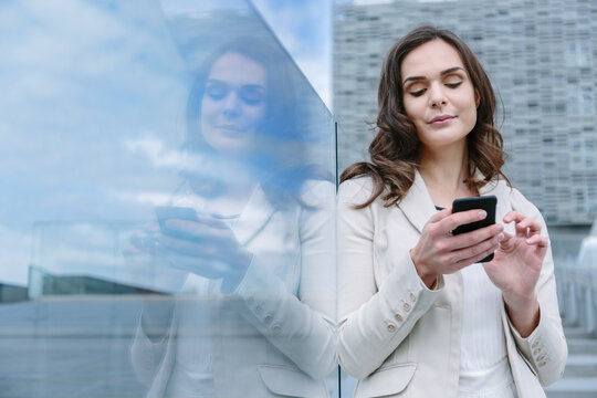 Young business woman messaging