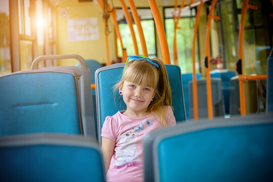 A little girl is going by bus