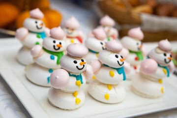 Fototapeta na wymiar Funny meringue Snowman for Christmas parties fun cake