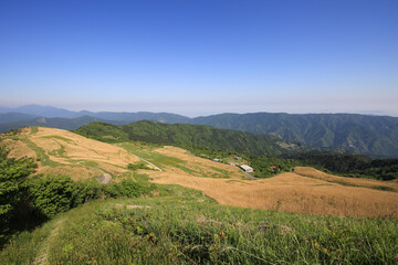 Fototapeta na wymiar 愛媛県四国中央市　塩塚高原　塩塚峰からの風景