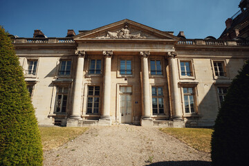 Fototapeta premium Bright building of the Army Museum in Paris