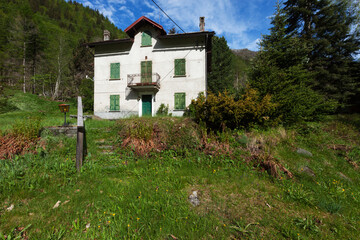 Abandoned white house