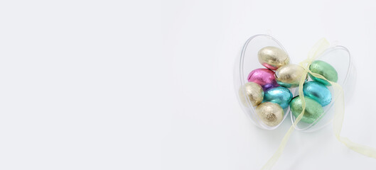 Obraz na płótnie Canvas Chocolate Easter eggs in foil in a box