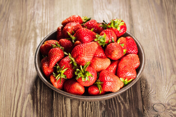 Ripe strawberry in a bowl
