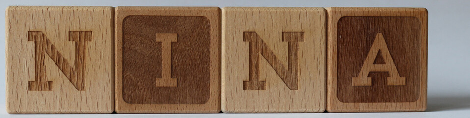 Holzwürfel Nina
