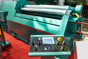 4-roll metal sheet bending machine with control panel