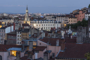 Fototapeta na wymiar Lyon la nuit - Rhône.