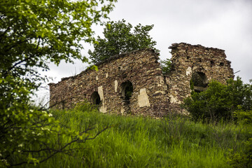 Fototapeta na wymiar old house ruins