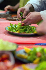 Przygotowanie sałatki