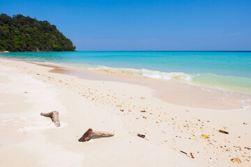 Fototapeta na wymiar Pristine beach on Koh Rok island in southern Thailand