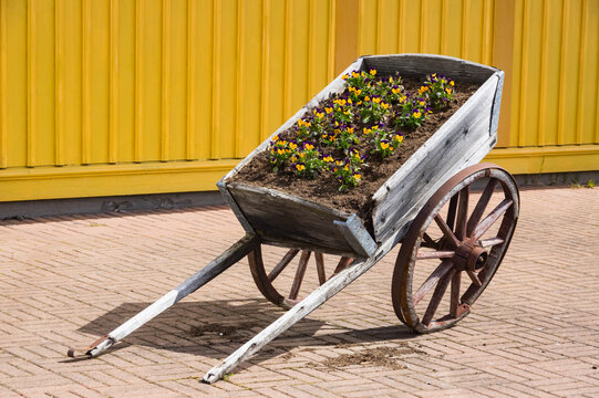 Vagnen med blommor.