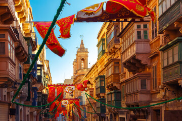 Obraz premium Festively decorated street in the old town of Valletta, Malta