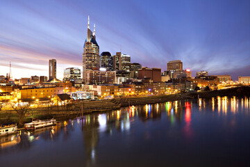 Fototapeta na wymiar Nashville skyline at twilight