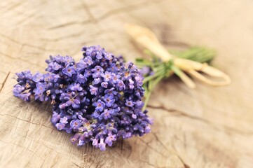 Obraz na płótnie Canvas Lavender flowers on a wooden background.