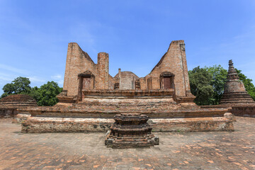 Fototapeta na wymiar Wat Gudidao the old temple in Ayutthaya, Built during the reign of King Narai the Great in 2254 - 2256 B.E., Thailand