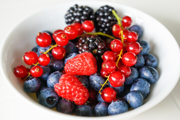 Schale mit Obst