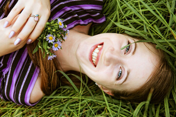 Obraz na płótnie Canvas young smiling woman on the grass 