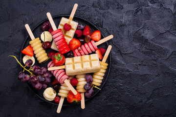 Brigth fruit popsicles