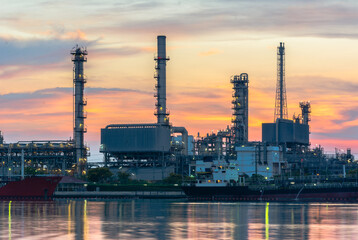 Obraz na płótnie Canvas Oil Refinery at Twilight in Bangkok, Thailand