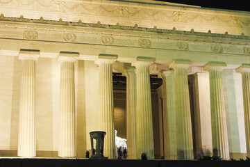 Obraz premium Illuminated eastern facade of the neoclassical temple, the Lincoln Memorial, National Mall, Washington DC