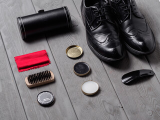 Shoe polish set with black boots