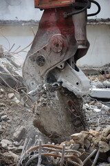 Bagger bei Abrissarbeiten