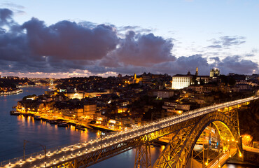 Fototapeta na wymiar Night view of the downtown of Porto, Portugal