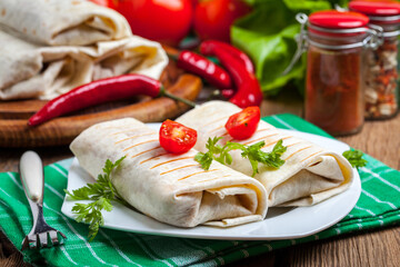 Burritos filled wiht minced meat, bean and vegetables.