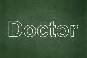 Obraz premium Medicine concept: Doctor on chalkboard background