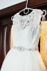 Rich wedding dress decorated with crystal belt