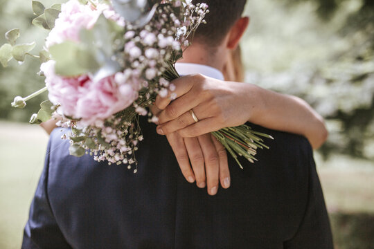 brides hands while hugging