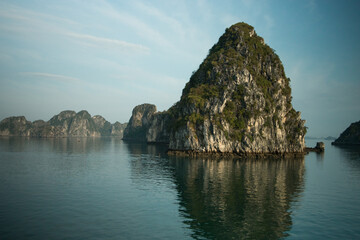 Naklejka premium halong bay, vietnam , april 2017 